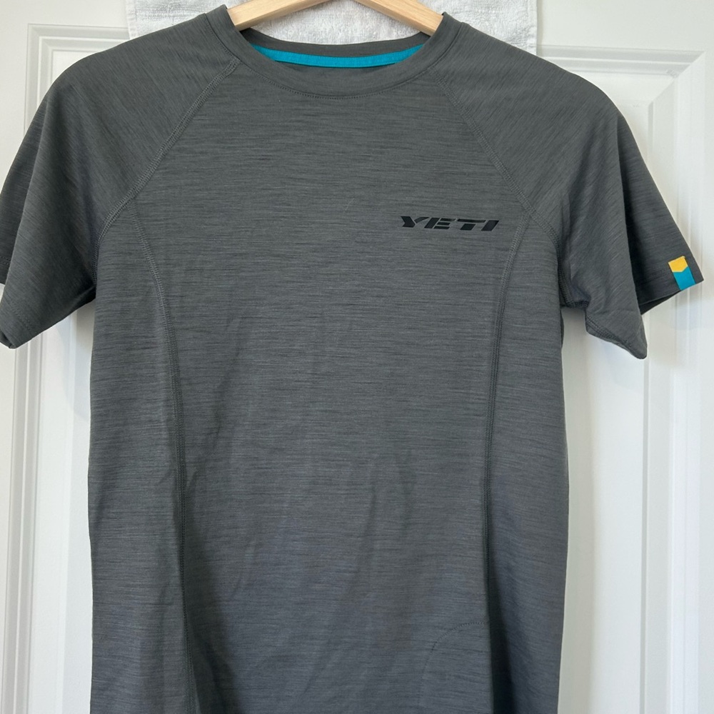Yeti Gray Short Sleeve Tee Classic Crew Neck